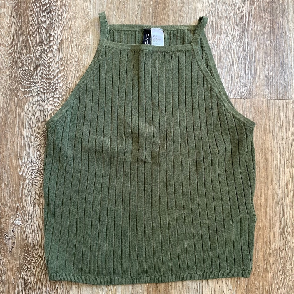 H&M Tank Top. Used, Very Good Condition. Medium Size.
